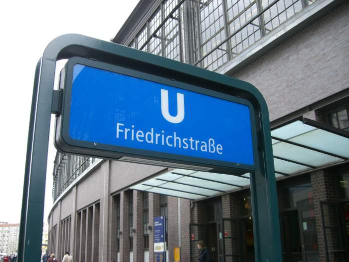 Como chegar à Rua Friedrichstrasse