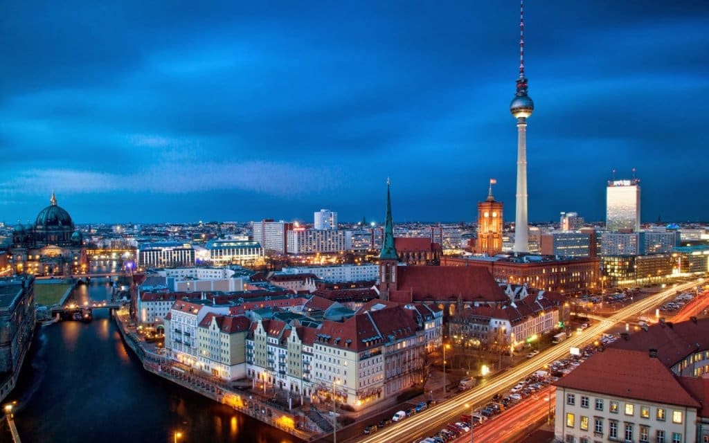 Vista da cidade com a Torre Berliner Fernsehturm