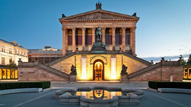 Alte Nationalgalerie ao entardecer em Berlim