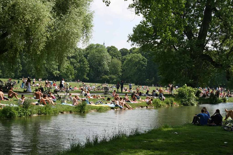 Parque Englischer Garten em Munique 