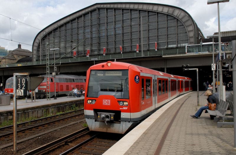 Trens do aeroporto até o centro de Hamburgo