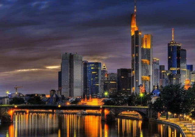 Frankfurt à noite