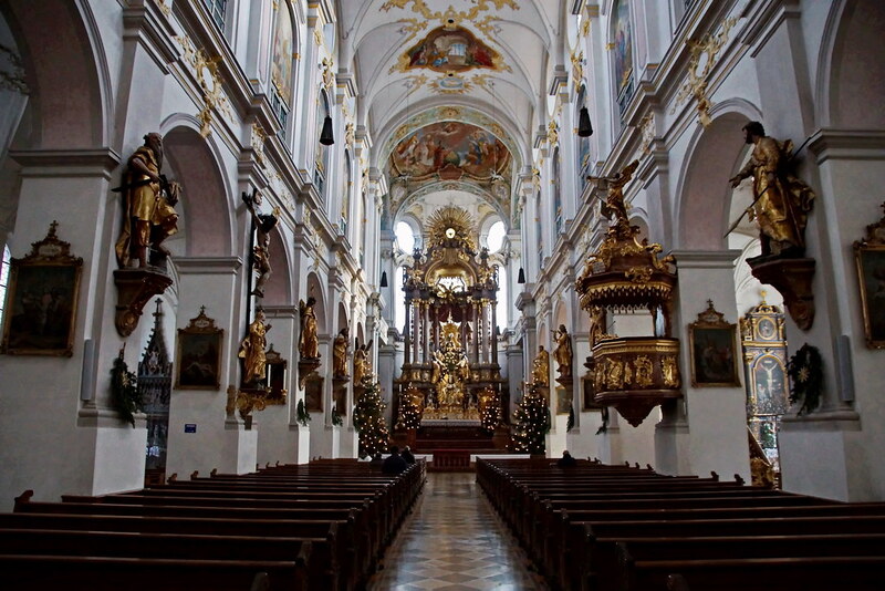 Igreja St Peters em Munique