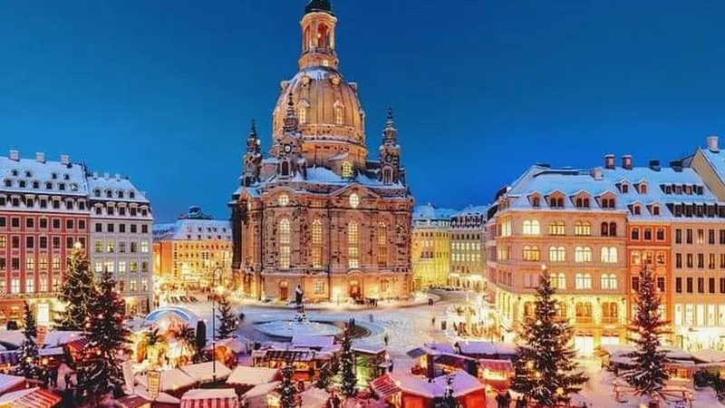 Mercado de Natal na Altmarkt em Dresden